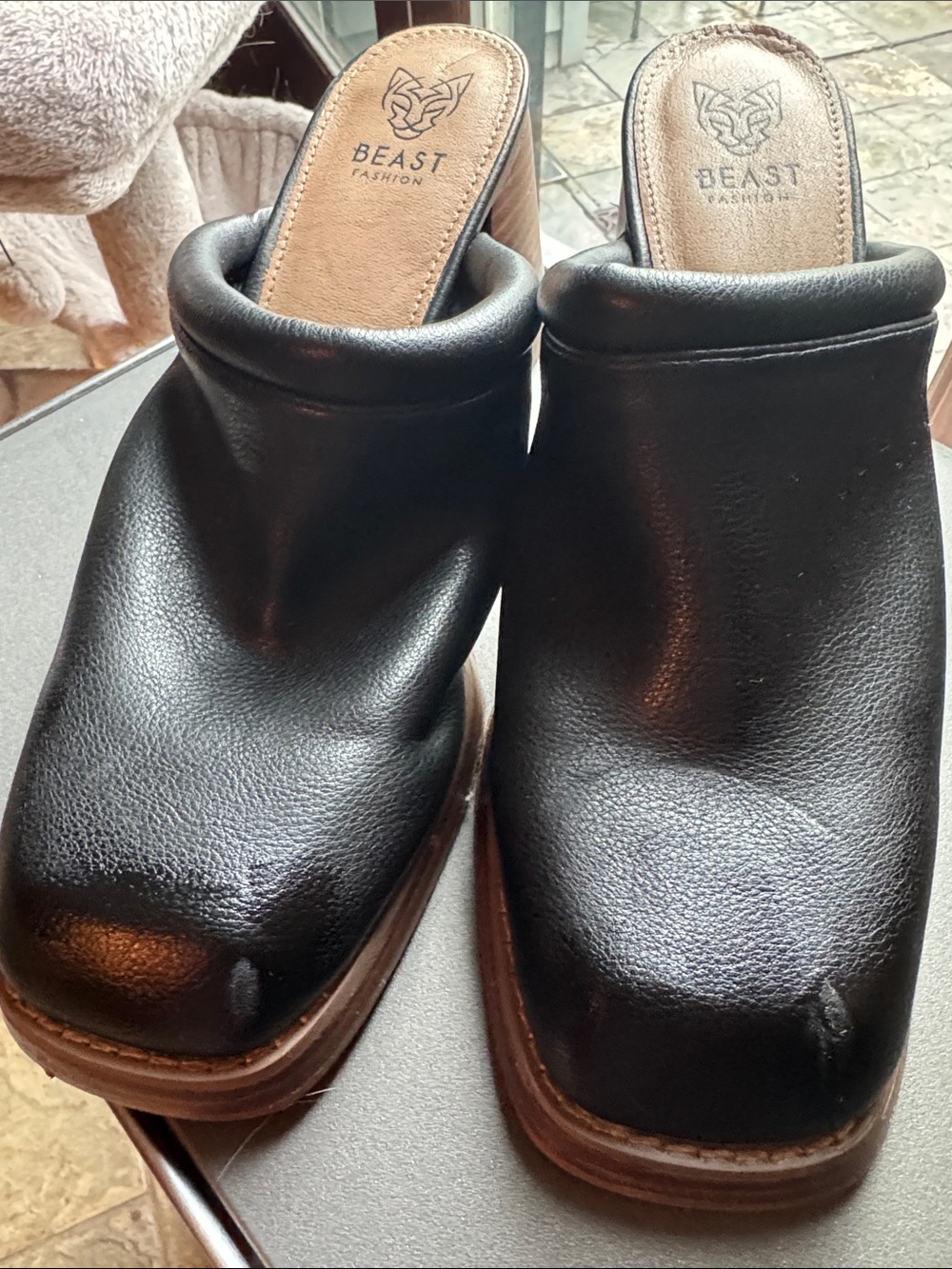 BEAST FASHION Black Leather Square-Toe Block Heel Mules - Picture 8 of 8